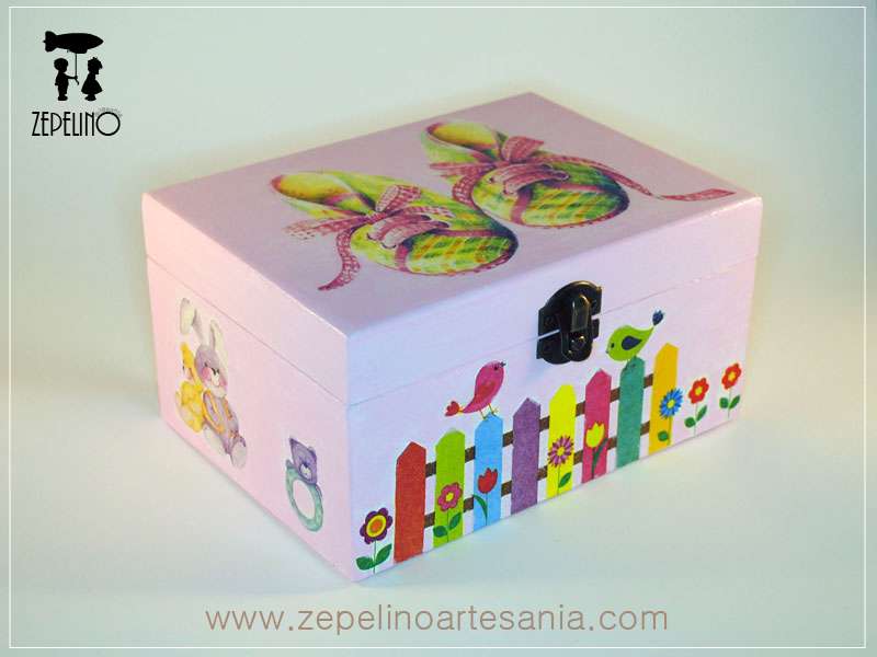 Caja bebé zapatitos y pájaros